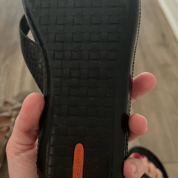 Coke Haan with Nike air sole black sandal - Picture 2 of 3